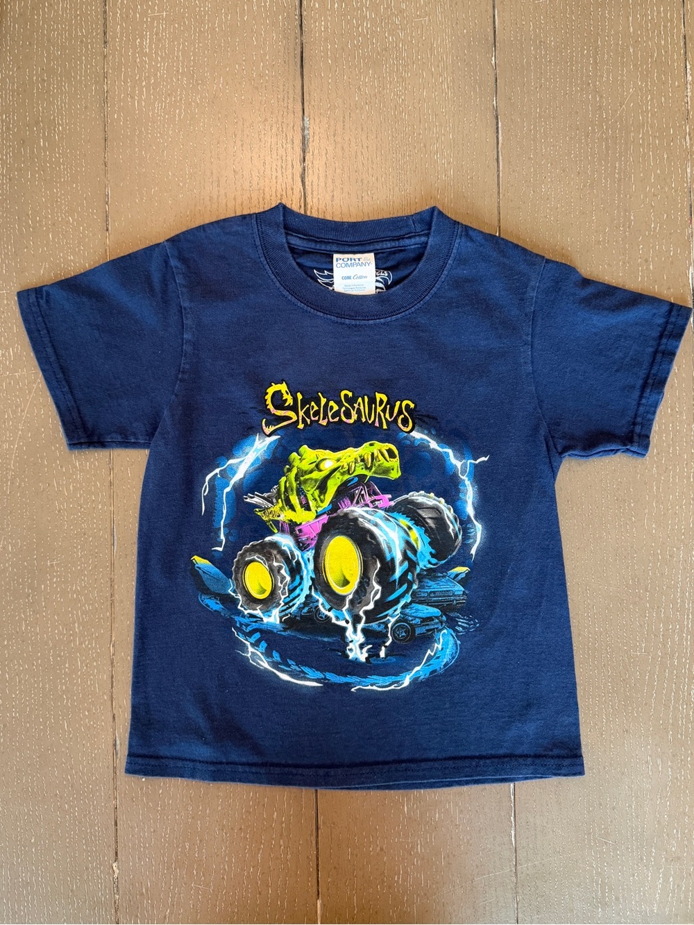 Hot Wheels Monster Trucks Live Skelesaurus Truck Boys’ T-Shirt • Size XS (4/5)